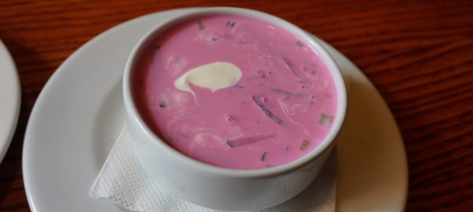 リトアニアで食べた『冷たい紫色スープ』と『リトアニアン餃子』